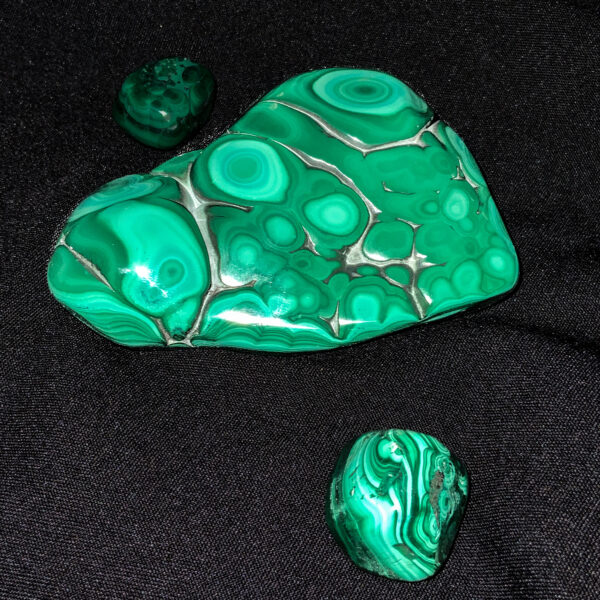 Malachite – large – Hypnotic green swirls – velvet green sea vibes - The Inspirational Studio