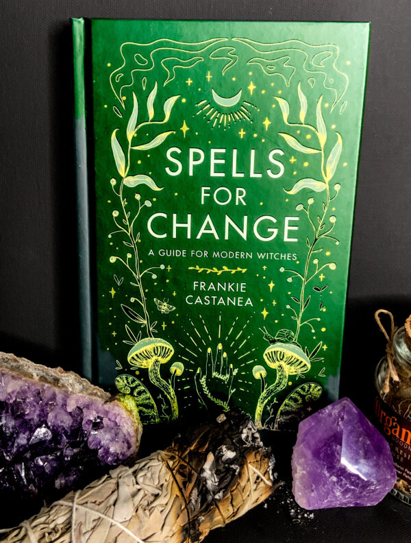 Spell for Change - A Guide for Modern Witches The Inspirational Studio 