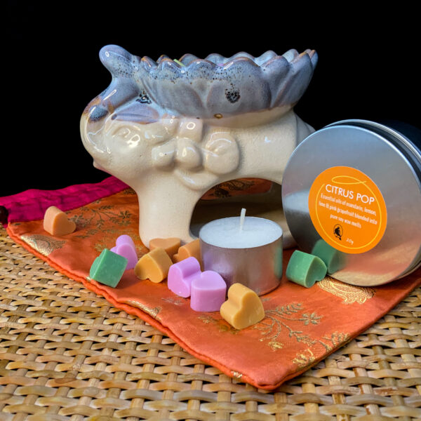 Ceramic Oil Burner ELEPHANT WITH LOTUS with bonus melts - The Inspirational Studio 